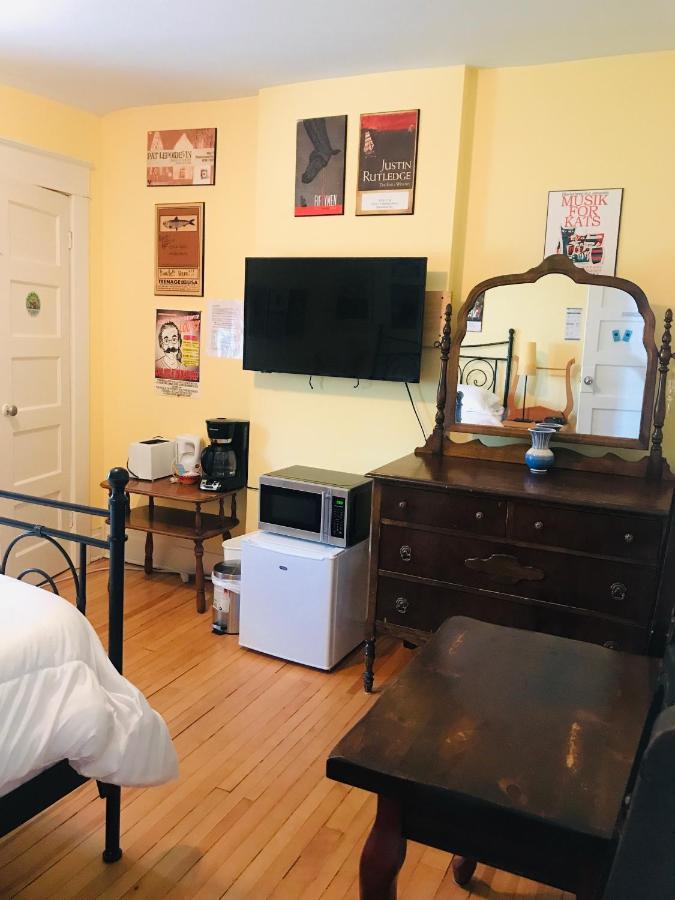 Auberge De Mon Petit Chum B&B Wakefield Eksteriør billede