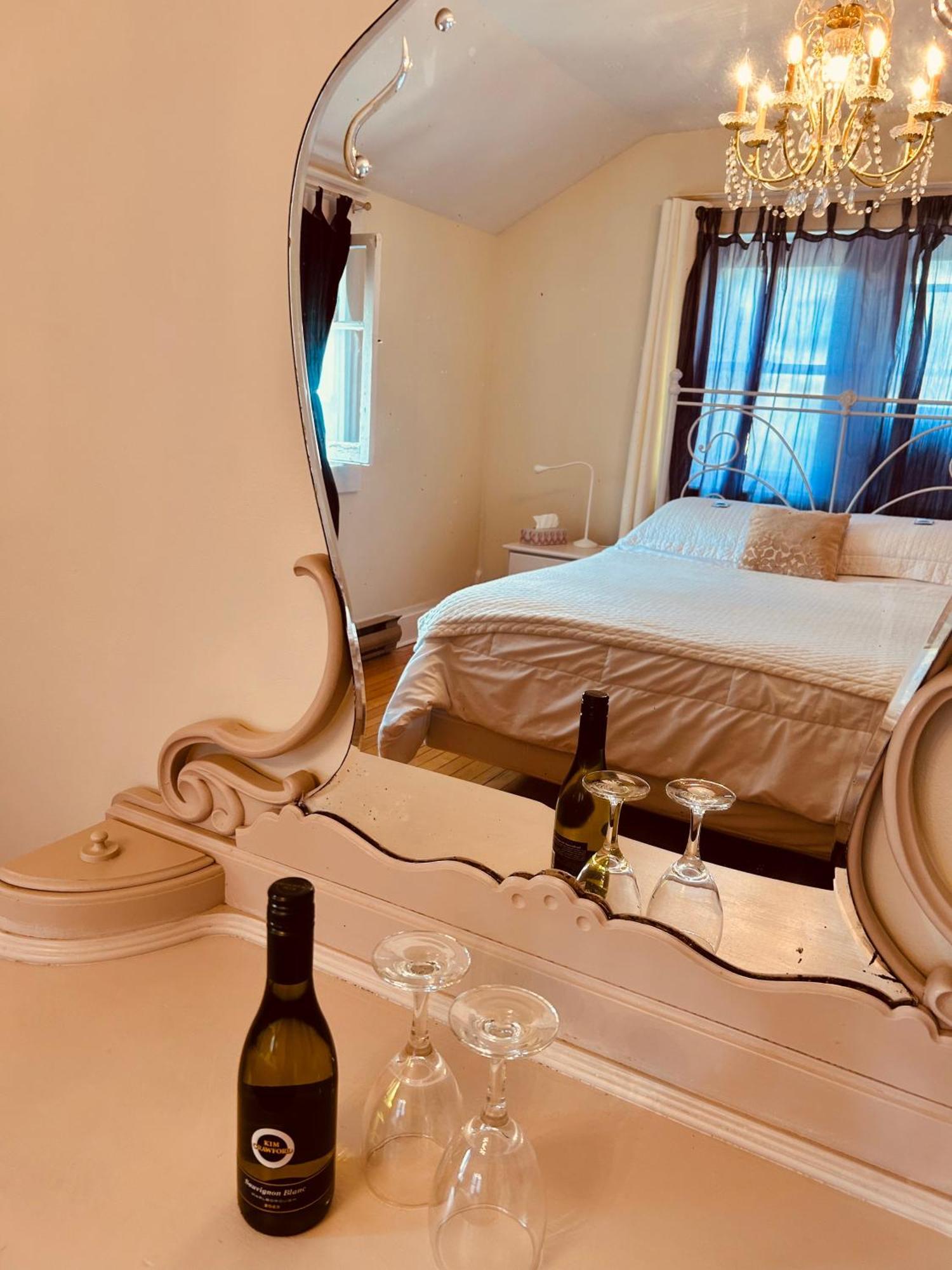 Auberge De Mon Petit Chum B&B Wakefield Eksteriør billede
