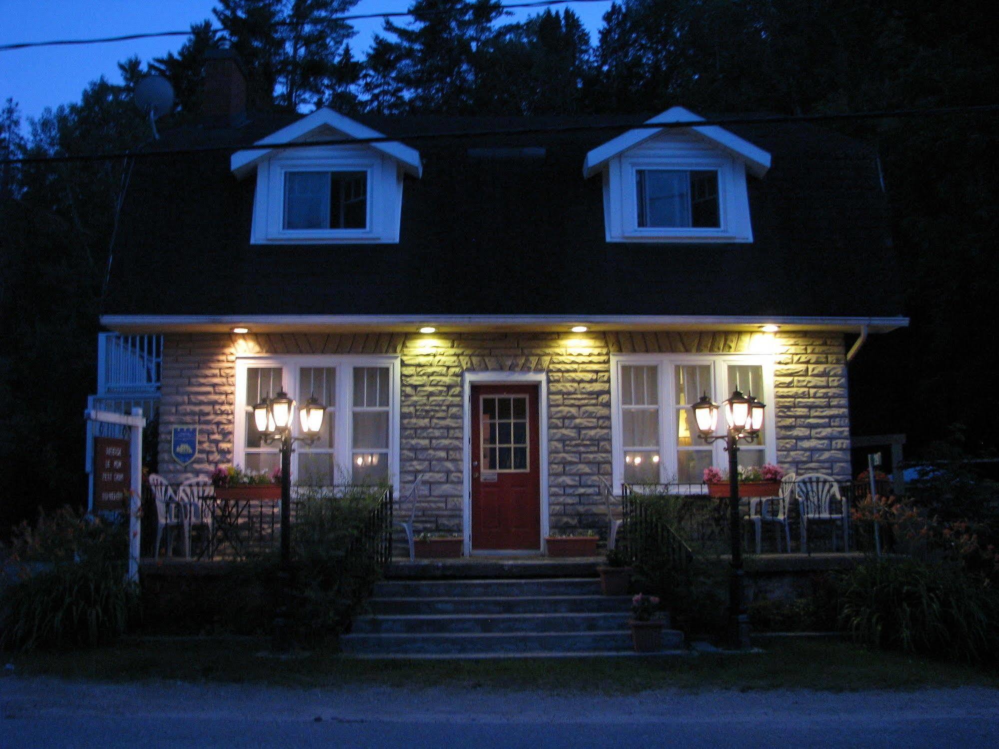 Auberge De Mon Petit Chum B&B Wakefield Eksteriør billede